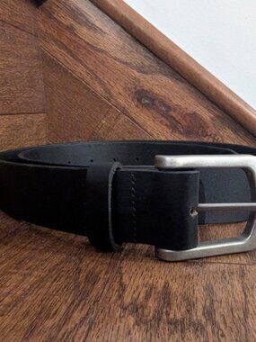 Black leather belt With Nickel Buckle Made In Canada Size 38 New!
